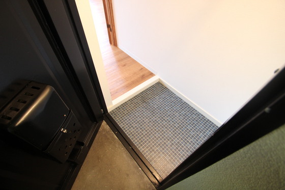 玄関　※他部屋の写真です。