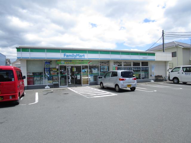 コンビニ　ファミリーマート（コンビニ）まで470m