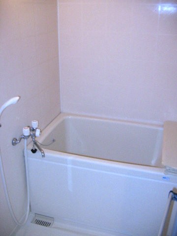 バス・シャワールーム　清潔感のある浴室です♪ゆったりお風呂に浸かって一日の疲れもリ