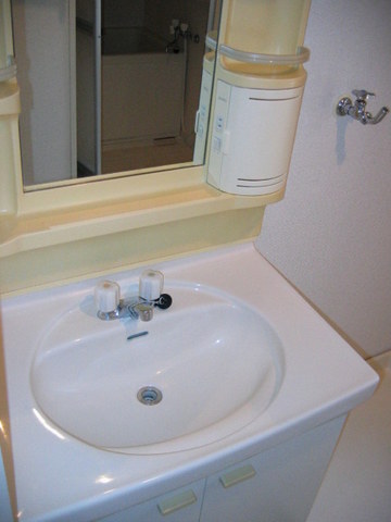 洗面設備　ファミリータイプには必ず欲しい独立洗面台付きで朝の準備もらく
