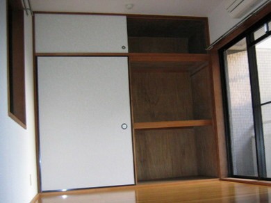 収納　洋室6帖のお部屋にある収納スペースです！高さと奥行きがあり、