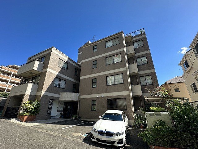 建物外観　小田急線「新百合ヶ丘」駅・「百合ヶ丘」駅まで徒歩圏内！鉄筋コ