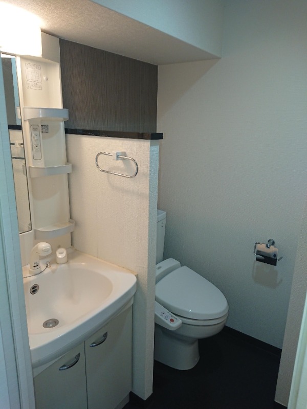 トイレ　温水洗浄便座付きです