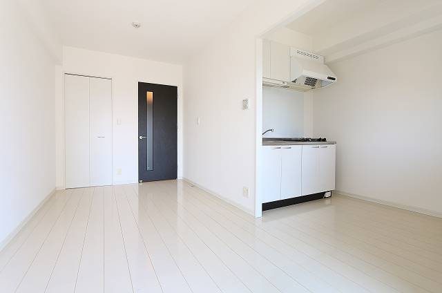 居室・リビング　家具の配置がしやすいリビングですね