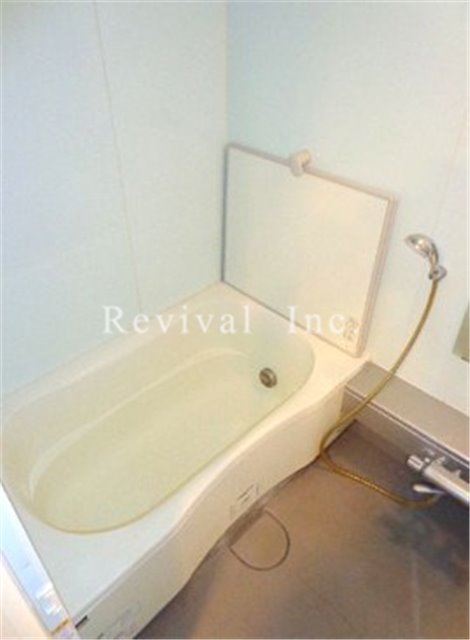 バス・シャワールーム　追い焚き・浴室乾燥完備でございます