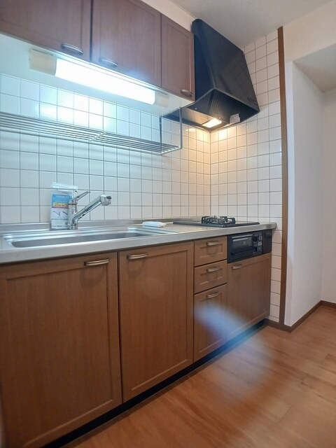 キッチン　2口ガスコンロ付きのキッチンです