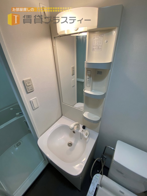 洗面設備　独立洗面台はマスト。