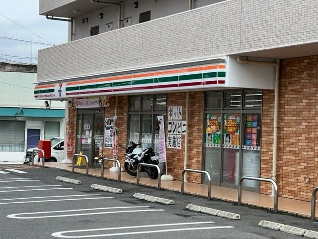 コンビニ　セブンイレブン（コンビニ）まで1800m