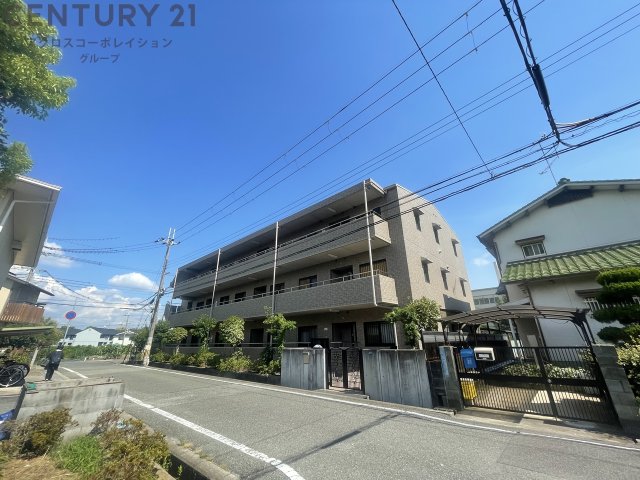 建物外観　敷地内に駐車場・駐輪場あります！