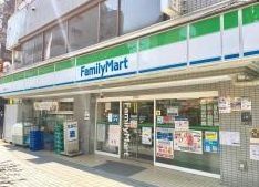 コンビニ　ファミリーマート鶴見中央店（コンビニ）まで60m