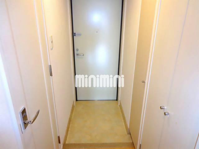 玄関　下駄箱も付いてます。