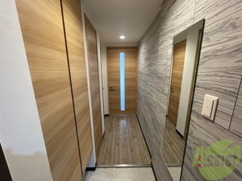 玄関　玄関の様子です。明るい印象ですね。気分もあがりそう。