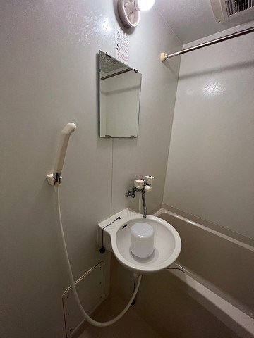 洗面設備　ゆったりとスペースのある洗面所