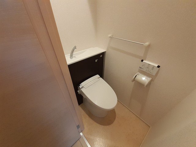 トイレ　落ち着いたトイレです
