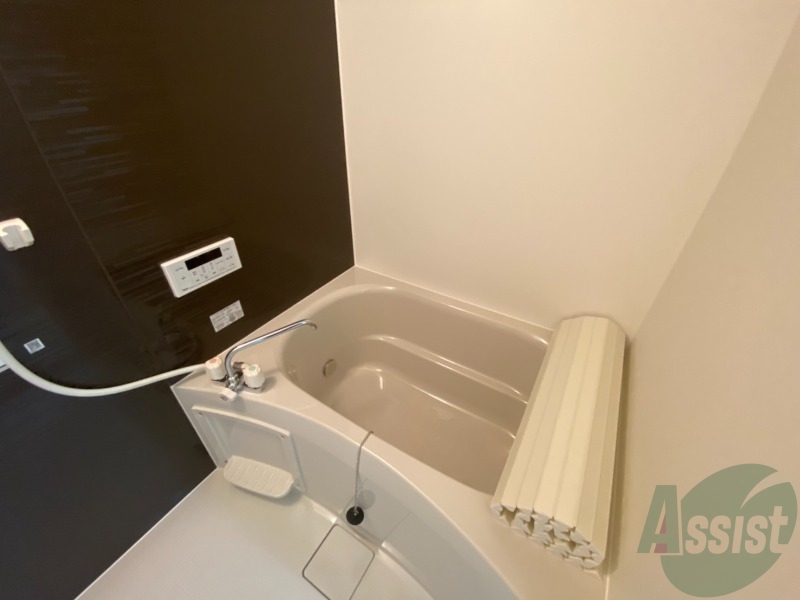 バス・シャワールーム　追い焚き機能が付いているのでいつでも温かいお風呂に入れますよ