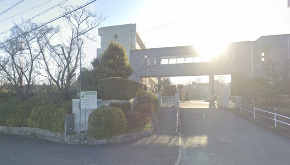 中学校　知多市立東部中学校（中学校）まで527m