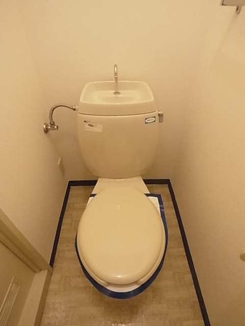 トイレ　ウォシュレット付に交換済