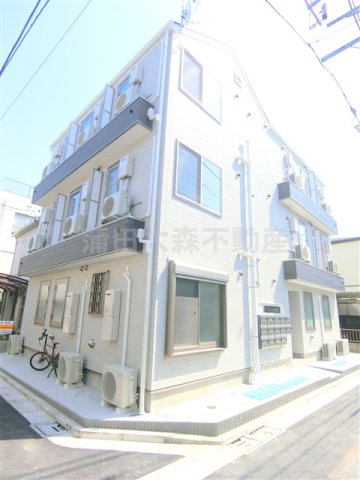 建物外観　2020年3月築　木造地上3階建て防犯カメラオートロック付総