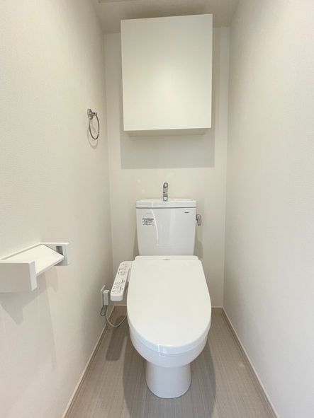 トイレ　別号室参考写真です。
