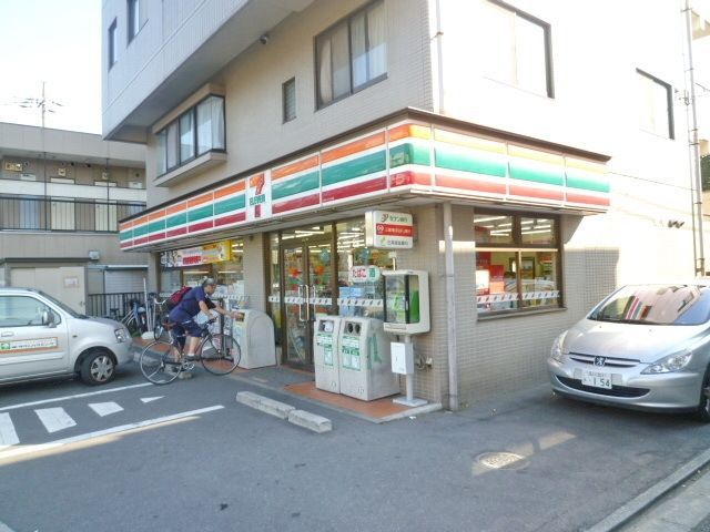 コンビニ　セブンイレブン世田谷北烏山8丁目店（コンビニ）まで690m