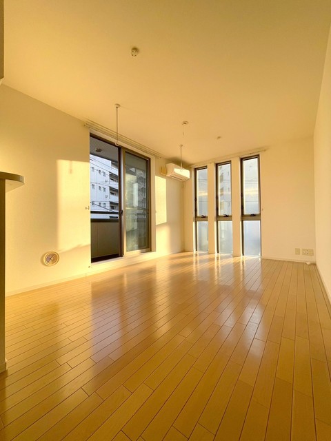 居室・リビング　★キレイなフローリングの角部屋です★