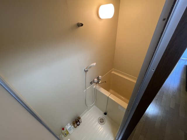 バス・シャワールーム　シンプルで清潔感のある浴室です！