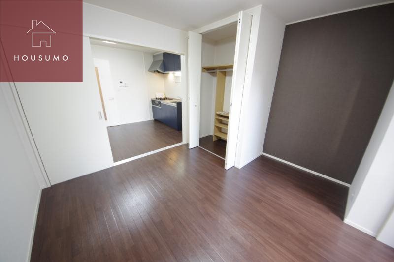 その他部屋・スペース　開放的な寝室です