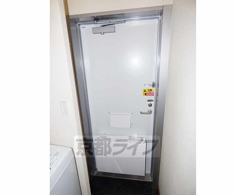 その他設備　しっかりとしたドア。