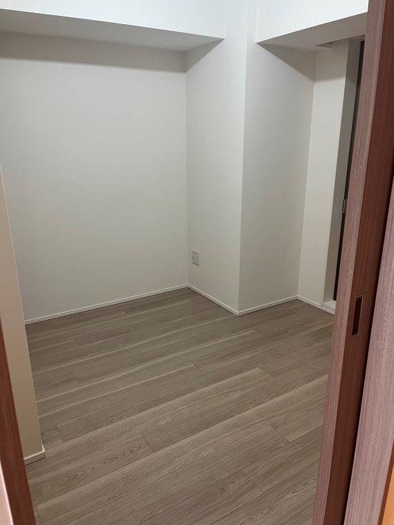 その他部屋・スペース　開放的な寝室です