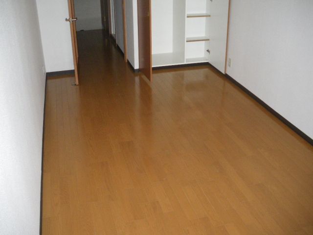 居室・リビング　広めの洋室