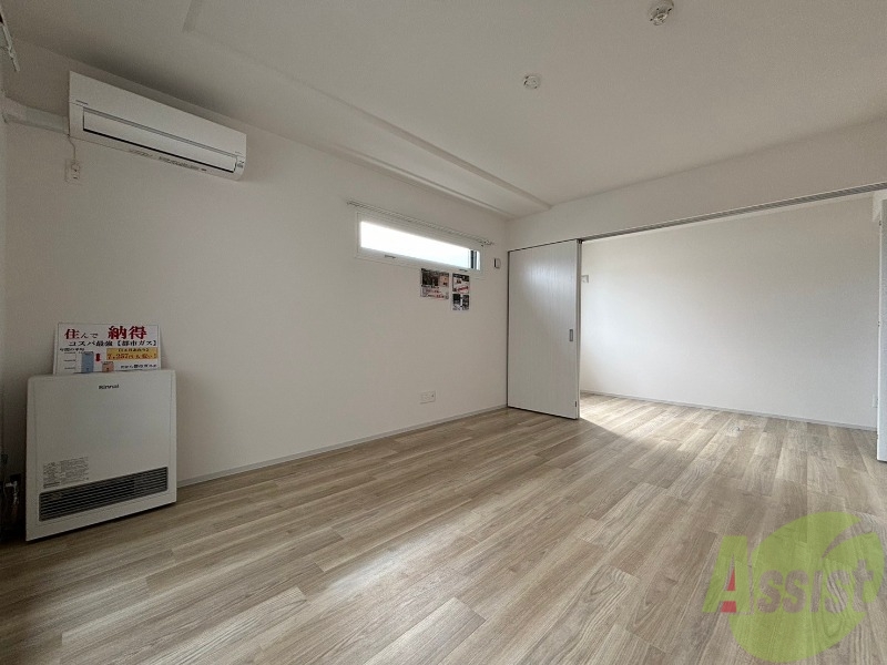 居室・リビング　広々としたリビングですね。使い勝手がよさそうですね！