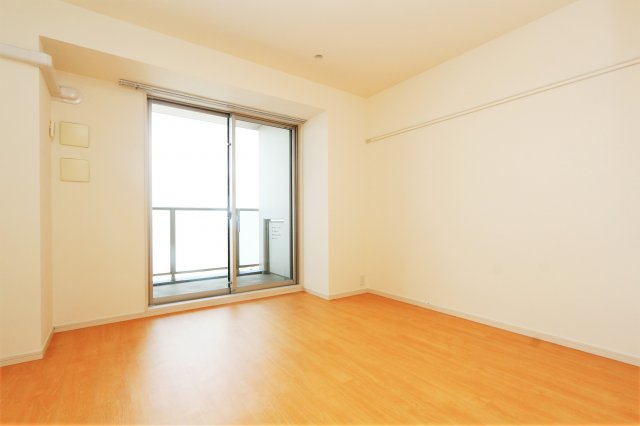 居室・リビング　参考写真（同物件別部屋）