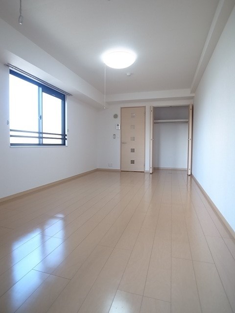 居室・リビング　洋室は10.7帖♪