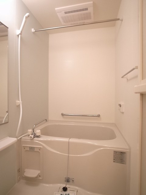 バス・シャワールーム　雨の日に便利な浴室乾燥機付き♪