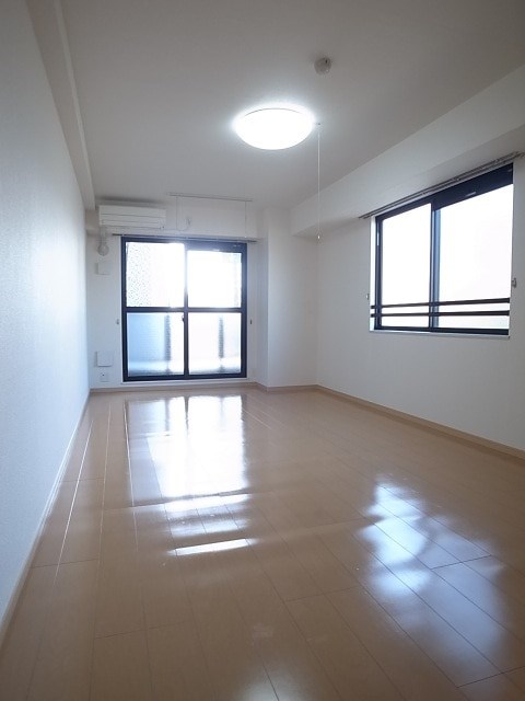 その他部屋・スペース　洋室にはエアコン付き♪