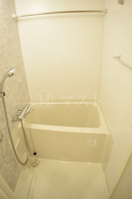 バス・シャワールーム　ゆったりくつろげる浴室です。