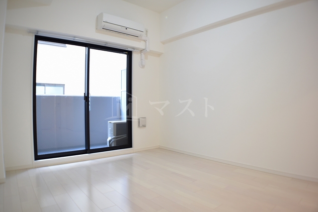 居室・リビング　広々とした居室です。