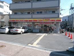 コンビニ　デイリーヤマザキ南巽駅前店（コンビニ）まで124m