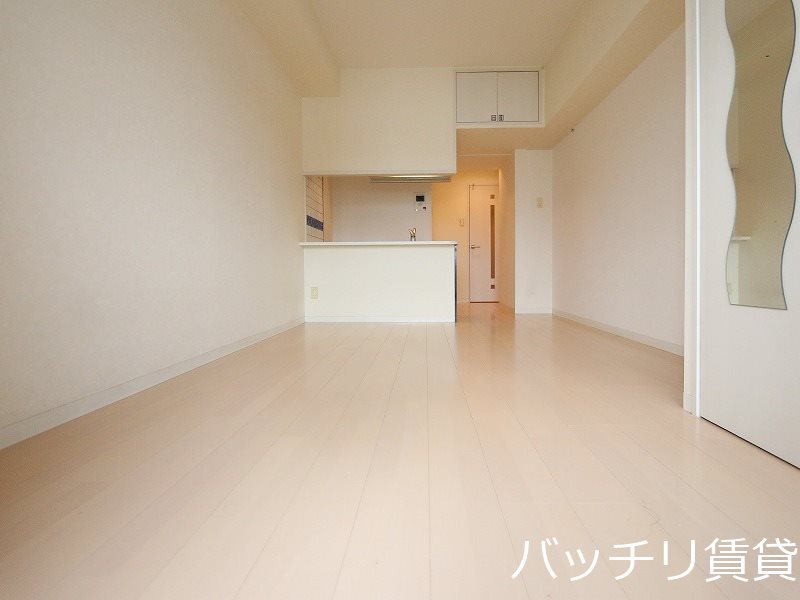 居室・リビング　別号室タイプの為、現状を優先いたします