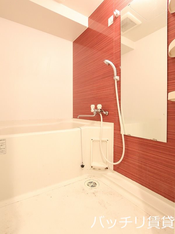 バス・シャワールーム　別号室タイプの為、現状を優先いたします