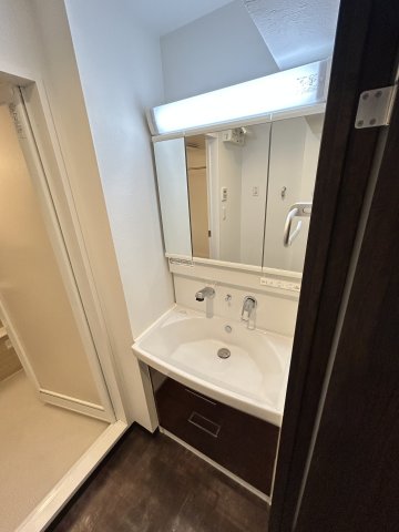 洗面設備　コンパクトで使いやすい洗面所