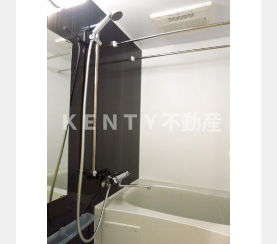 バス・シャワールーム　コンパクトで使いやすいお風呂です