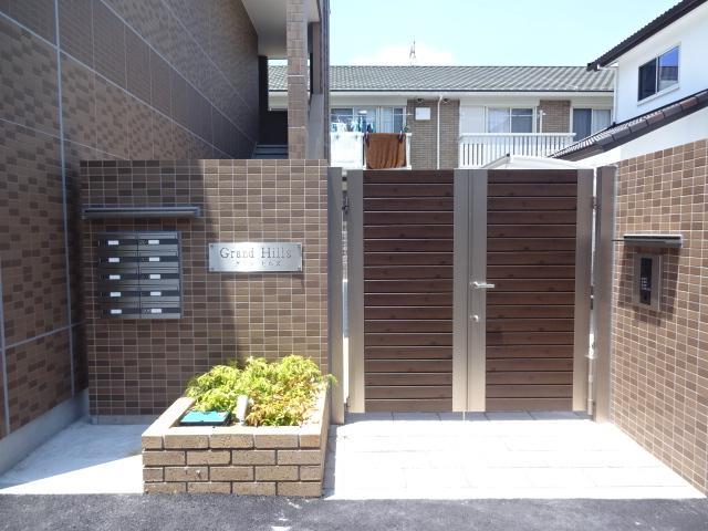 エントランス　外観写真（昼）