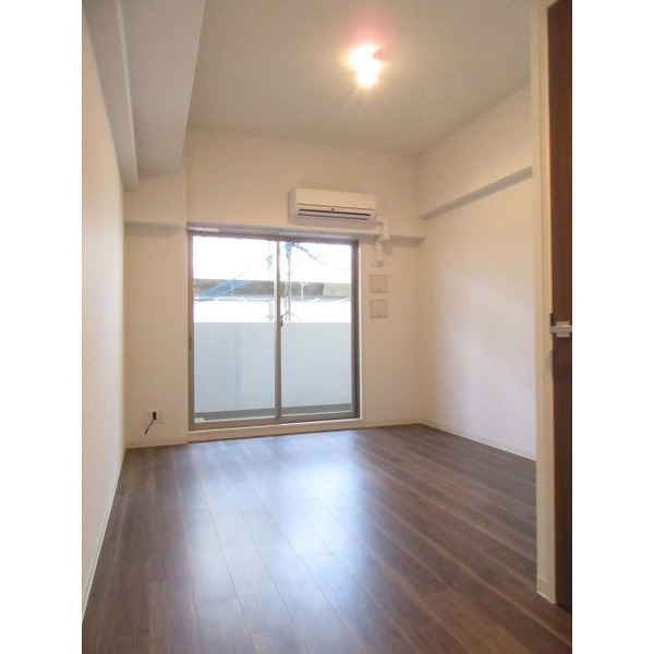 居室・リビング　洋室７．７帖あります