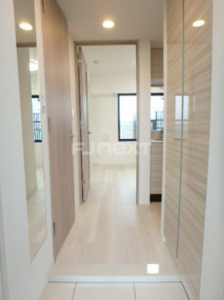 玄関　【設備充実の人気分譲マンション♪】