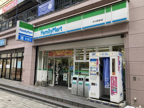 コンビニ　ファミリーマート 中川駅前店（コンビニ）まで186m