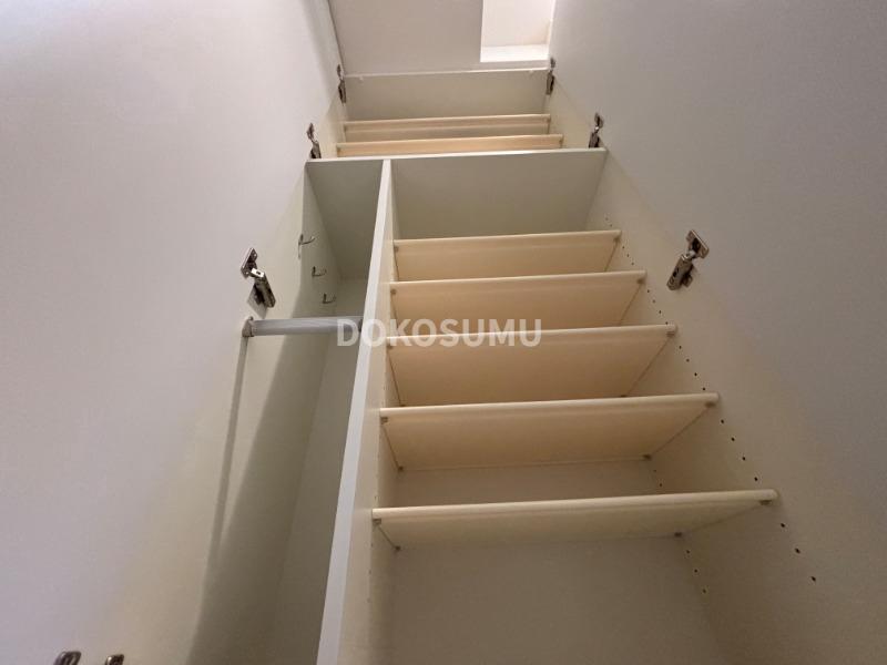 玄関　住まいの顔として相応しい、気品とゆとりのあるエントランス。
