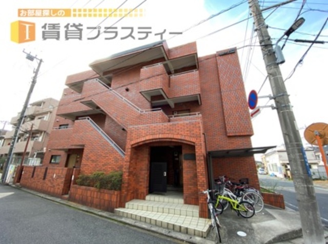 建物外観　赤レンガのレトロな外観と生まれ変わるお部屋に注目。。