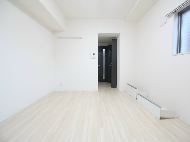 居室・リビング　洋室9.4帖　クローゼット（収納充実してます）