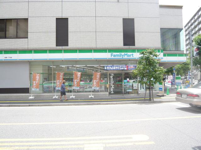 コンビニ　ファミリーマート光町一丁目店（コンビニ）まで140m